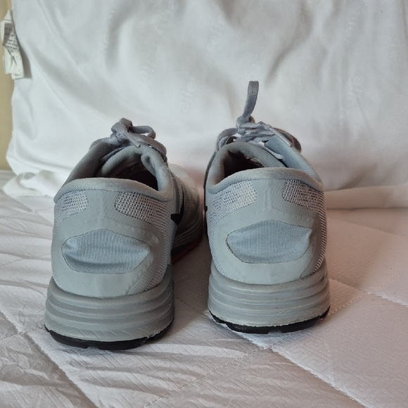 Nike Women's Gray and Orange Running Shoes GREAT CONDITION - Picture 6 of 8